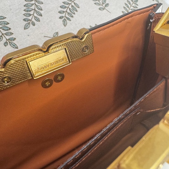 Tory Burch Cream Crossbody Bag with Gold Hardware - Picture 6 of 7